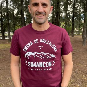LIVE YOUR DREAMS CAMISETA CASUAL “SIMANCON” BURDEOS