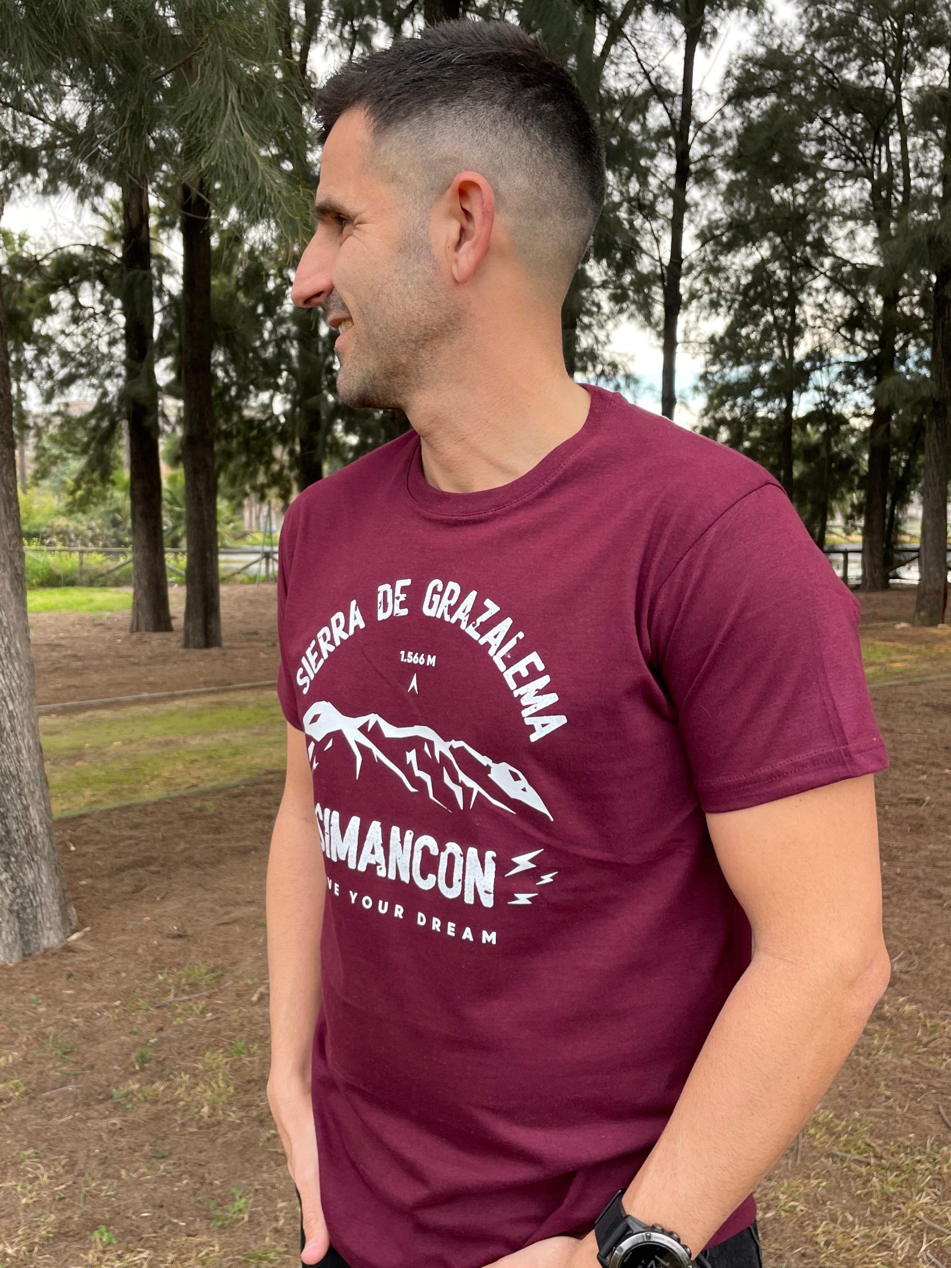 LIVE YOUR DREAMS CAMISETA CASUAL “SIMANCON” BURDEOS - Imagen 3